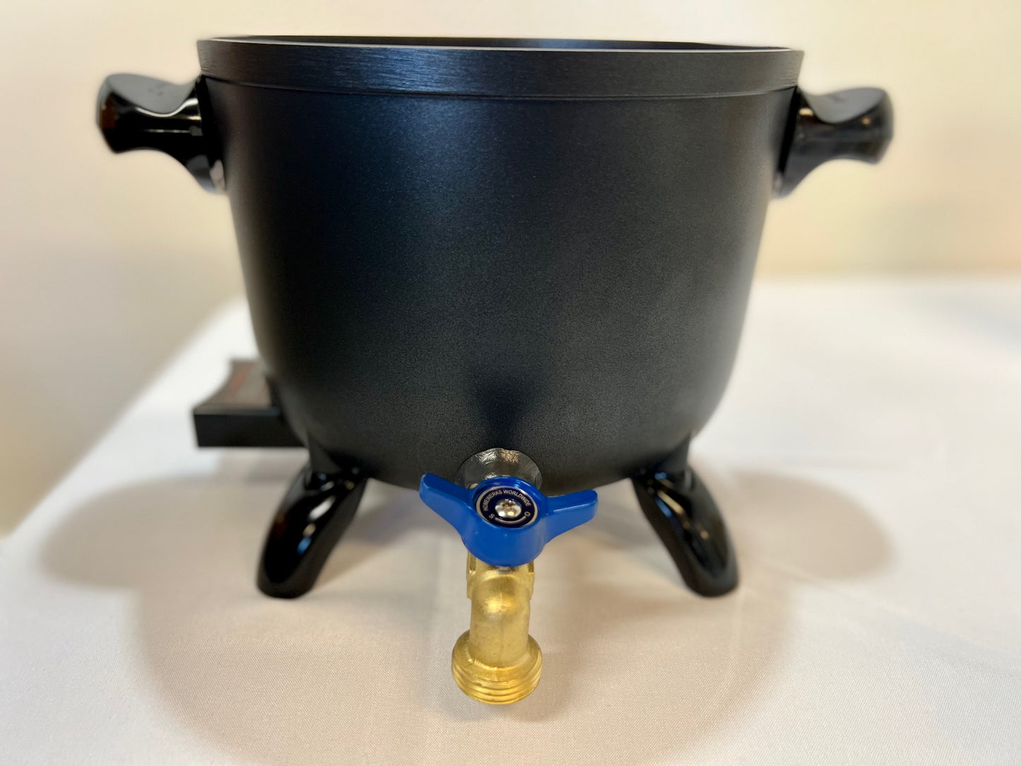 Wax Melter, Holds 10lbs of Melted Wax, Brass Fittings, With Attaching Brass Spout Fitting Incl.