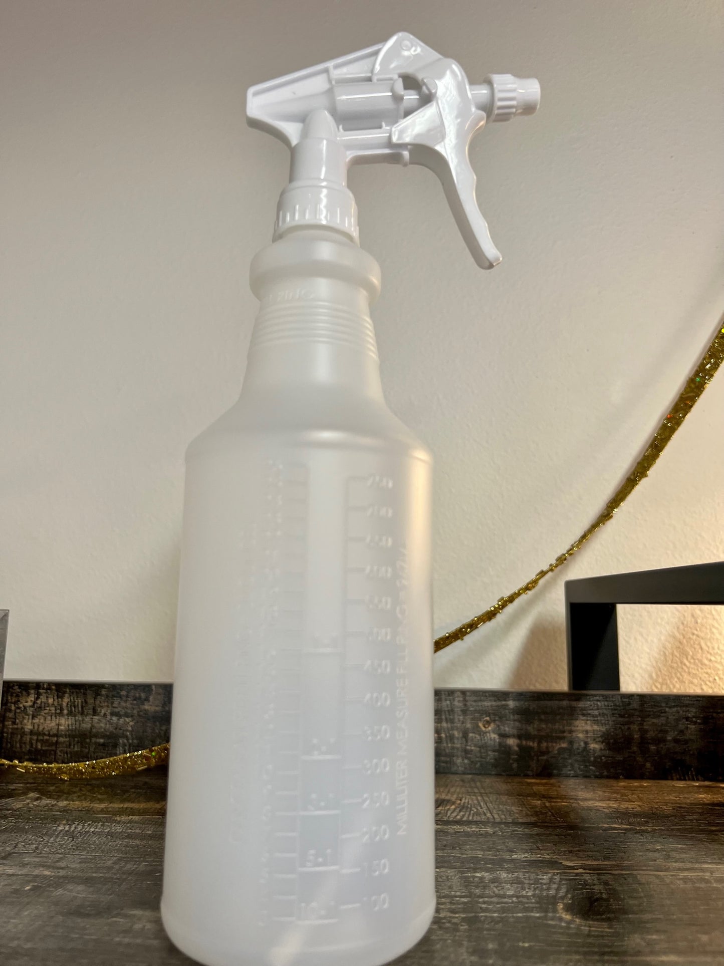 32 oz Spray Bottle w/ Leak Proof Sprayer